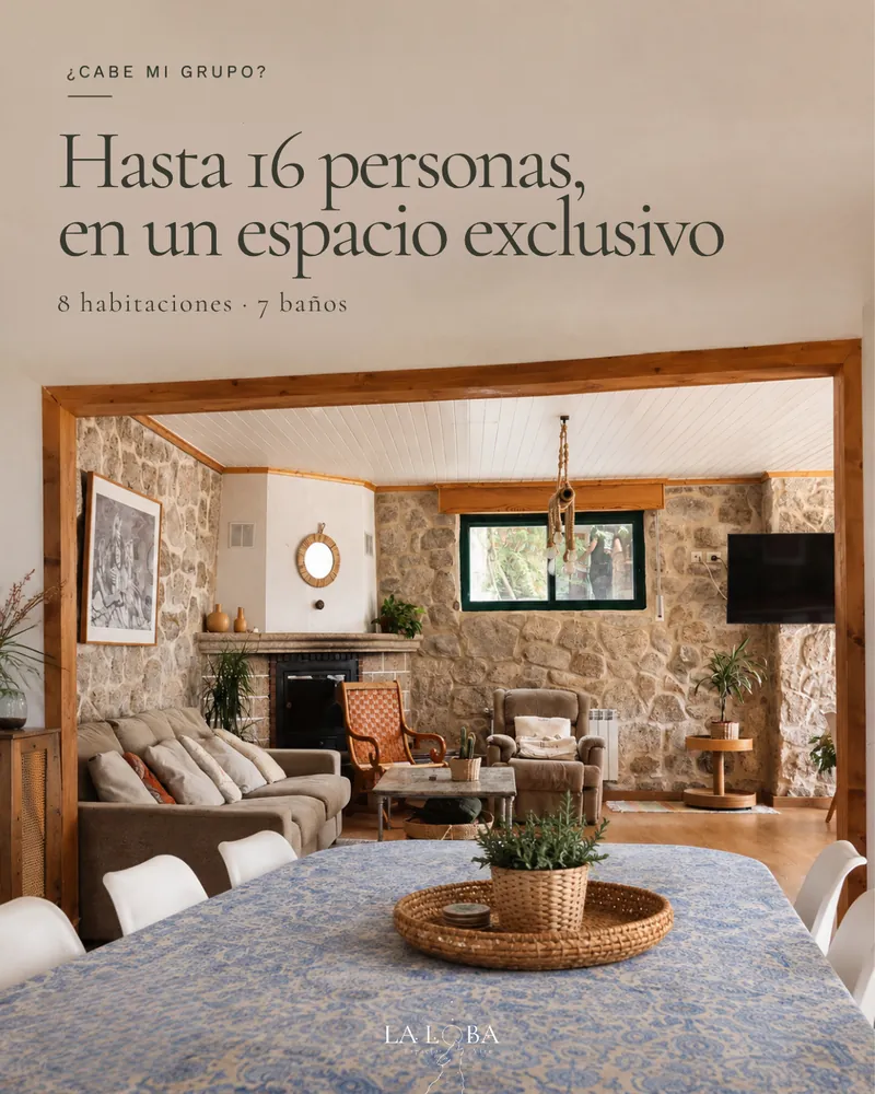 Hasta 16 personas, en un espacio exclusivo, sobre el salón de piedra.